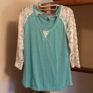 Half sleeve lace shirt